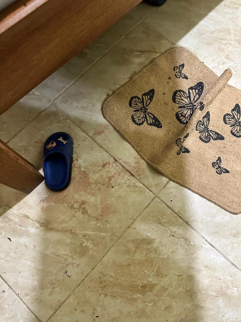 Pai foi encontrado abraçado ao filho de 3 anos após envenená-lo com chumbinho em Japurá