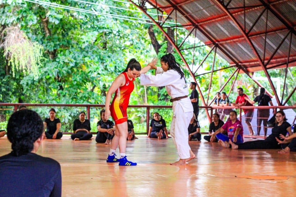 ‘Vila Aberta Para Todos’ oferta 300 vagas para curso de defesa pessoal feminina em Manaus