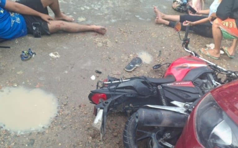 Casal fica ferido após colisão entre carro e moto na AM-010