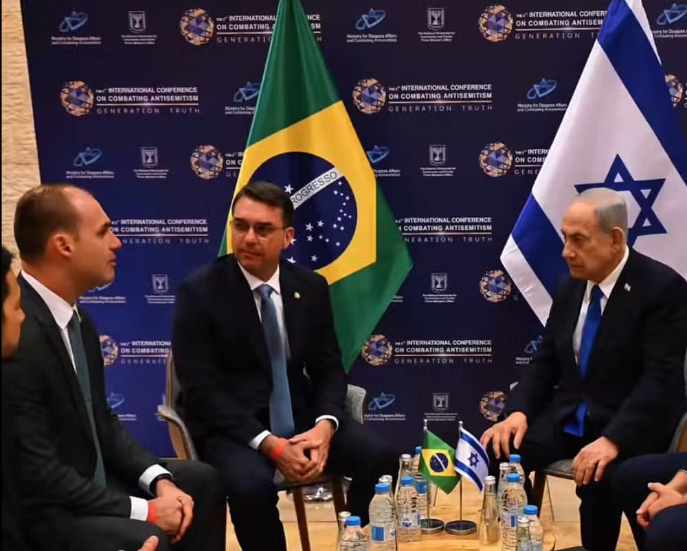 Flávio Bolsonaro se encontra com Netanyahu em Israel e diz que Lula é antissemita