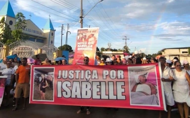 Comunidade faz manifestação por justiça para adolescente em coma no interior do AM
