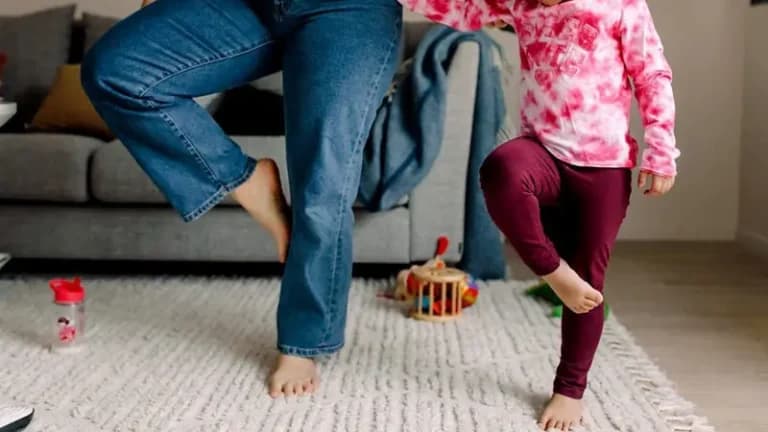 Equilíbrio em uma perna pode indicar saúde e longevidade após os 50 anos