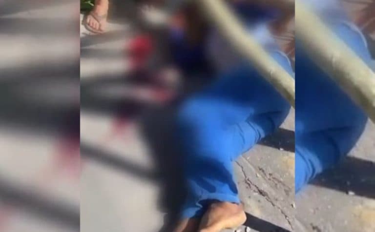 Entregador fica ferido ao ser atingido por galho de árvore em Manaus