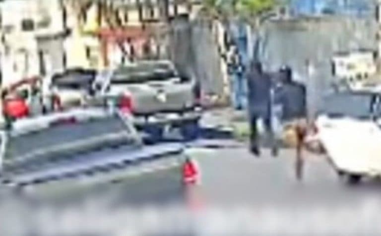 Criminosos invadem casa, fazem família refém e roubam dinheiro e pertences no bairro Flores