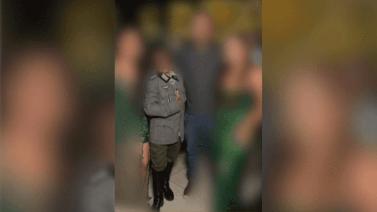 Polícia investiga caso de adolescente que usou fantasia nazista em formatura de faculdade