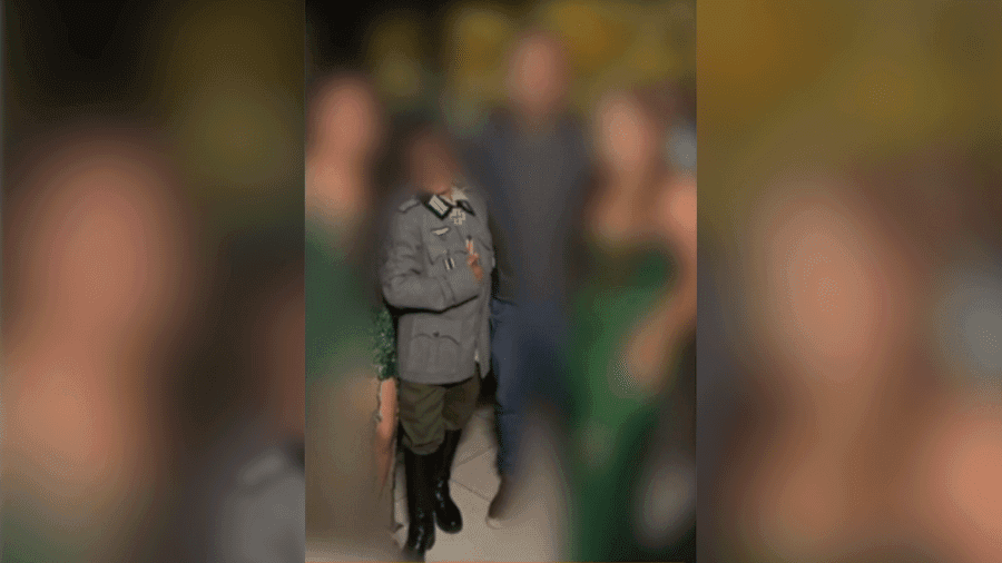 Polícia investiga caso de adolescente que usou fantasia nazista em formatura de faculdade