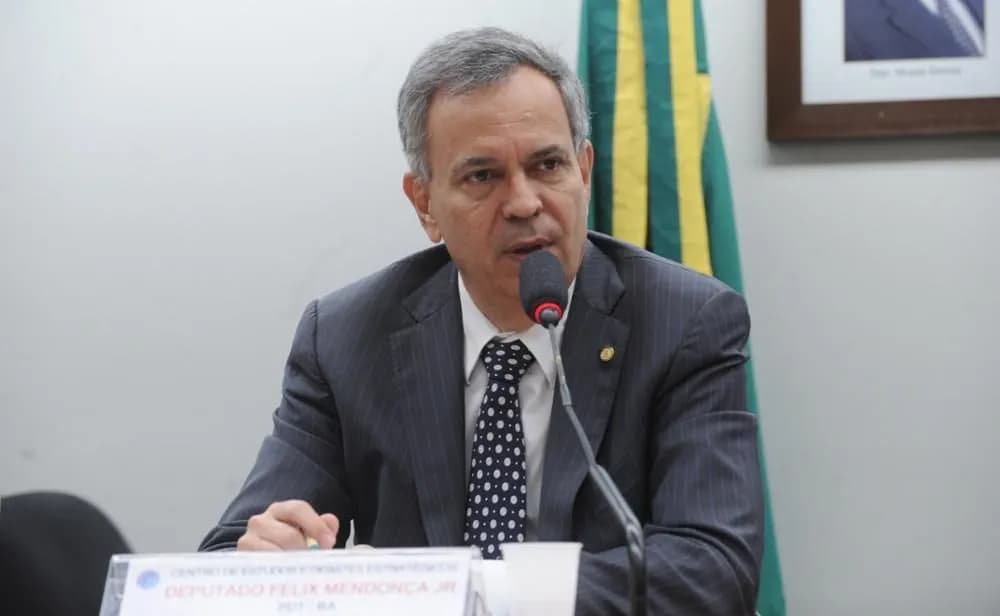PF bloqueia R$ 24 milhões e investiga deputado federal por desvio de recursos públicos