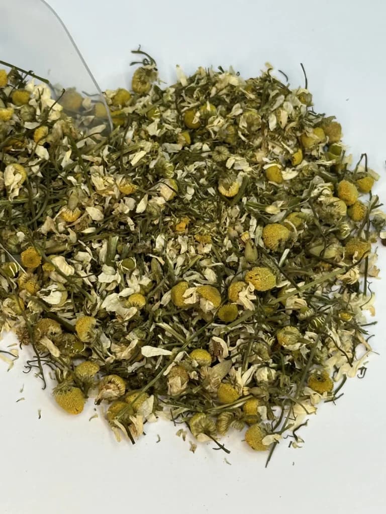 Chá de camomila é retirado do mercado após Anvisa identificar larvas