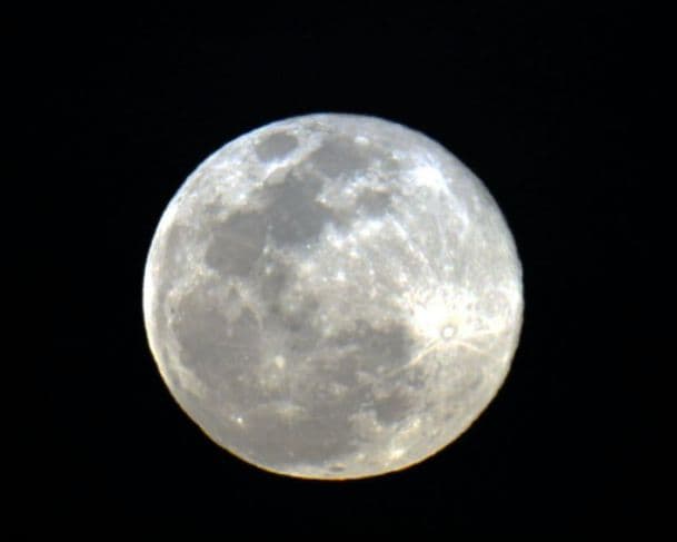 Primeira superlua do ano acontece neste sábado (3)