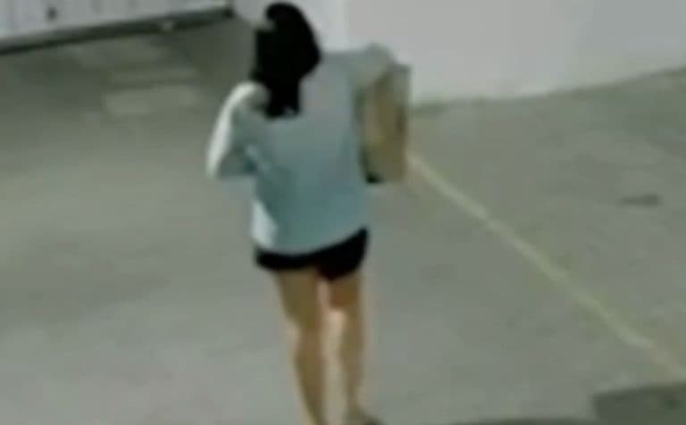 Mulher coloca bebê morto em caixa de papelão e abandona na lixeira