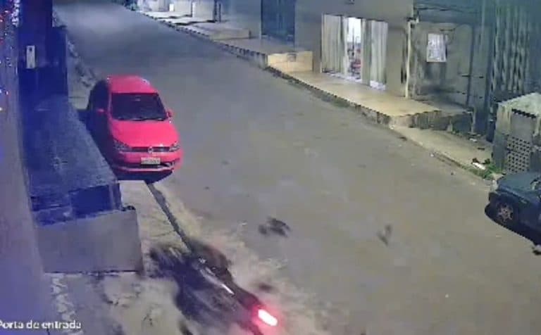 Veja momento de acidente que matou homem enquanto voltava do Réveillon na Ponta Negra