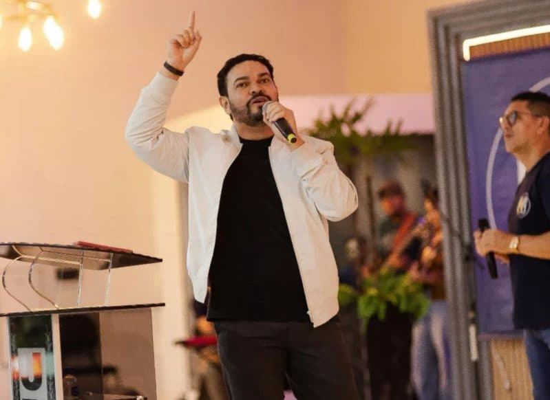 Corpo encontrado após naufrágio no Encontro das Águas é de cantor gospel