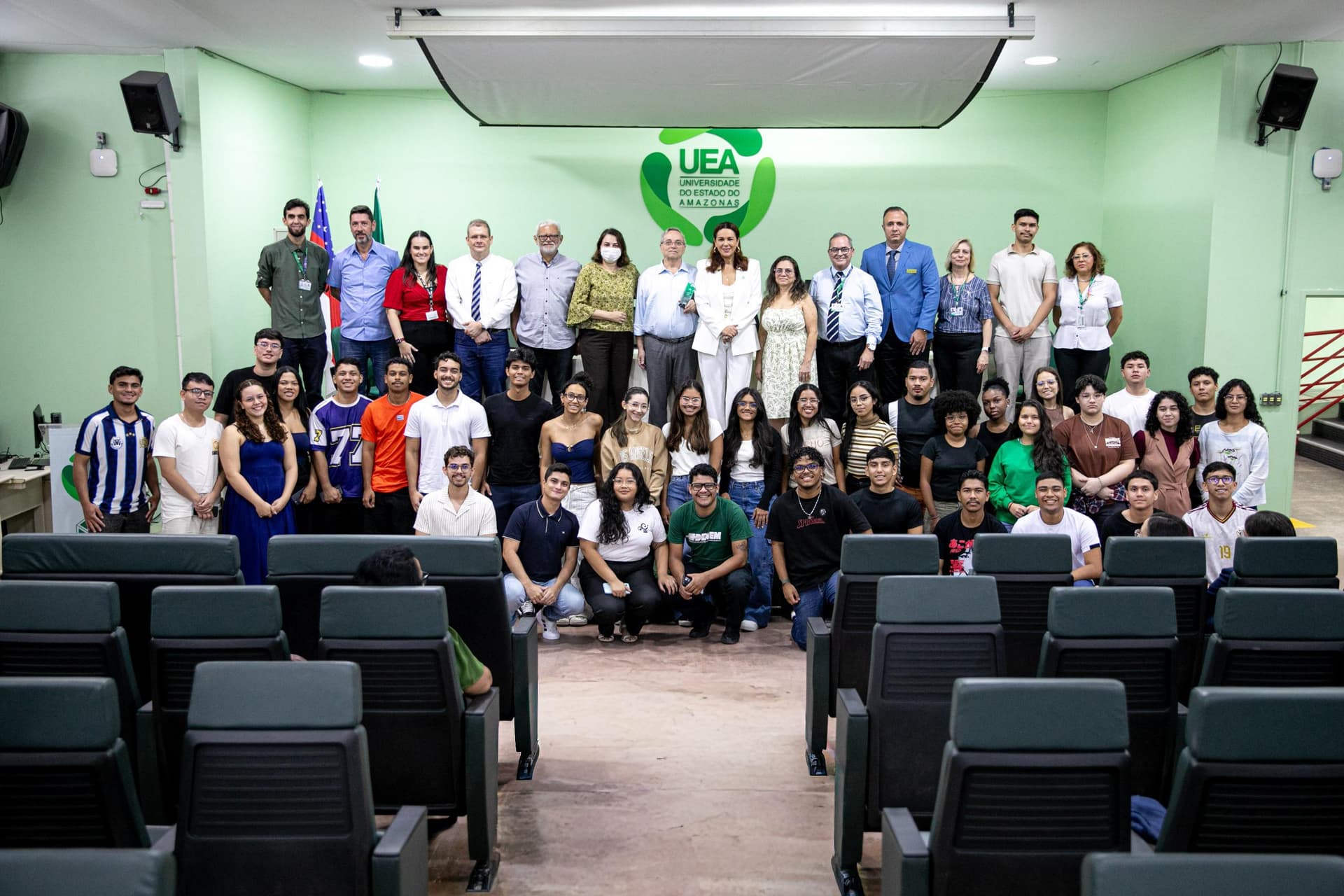 Acolhida a calouros marca início do ano letivo em escolas superiores da UEA