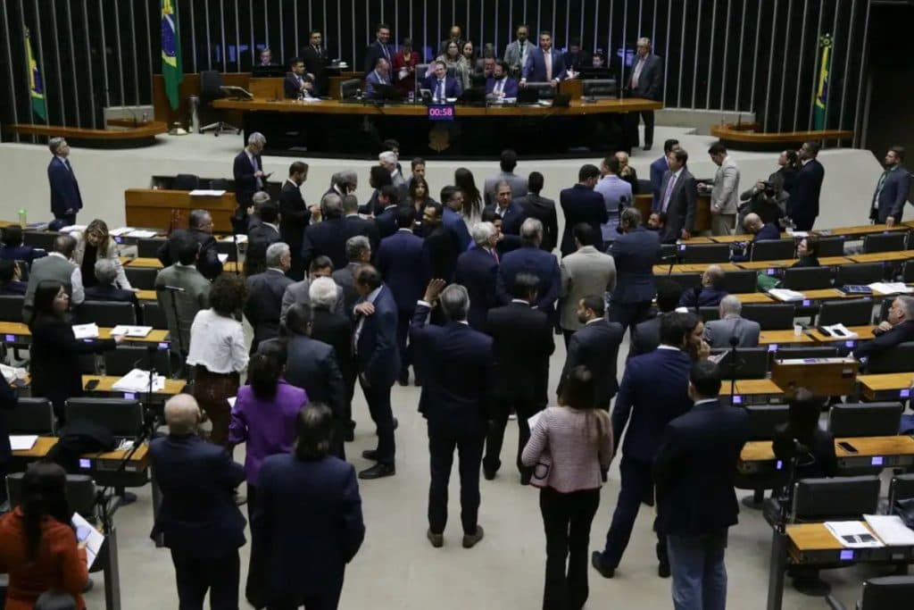 Câmara dos Deputados aprova “PL Antifacção” e barra imposto sobre bets