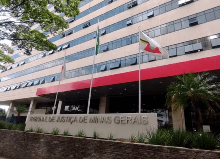 Homem de 35 anos é absolvido por estupro ao manter casamento com menina de 12 anos em MG