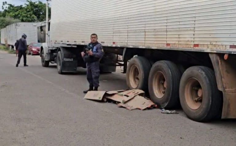 Homem morre esmagado por carreta na zona Leste de Manaus