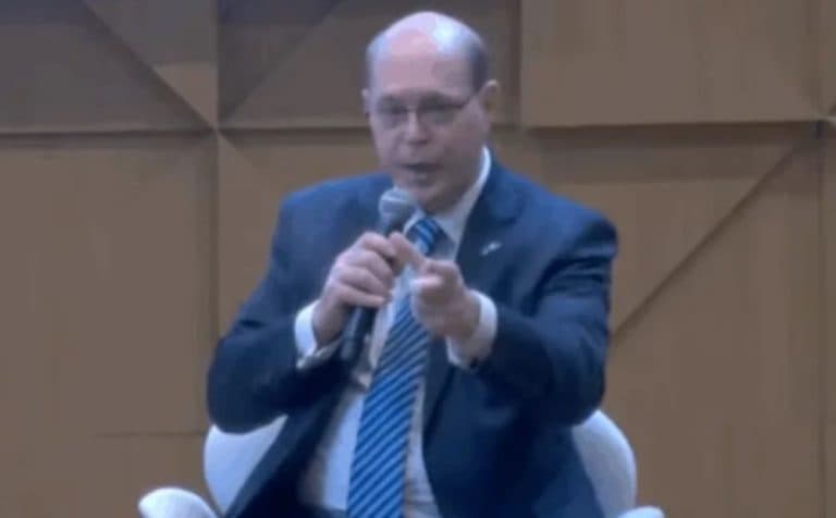 CNC defende redução da jornada de trabalho por negociação coletiva e critica fim da escala 6×1