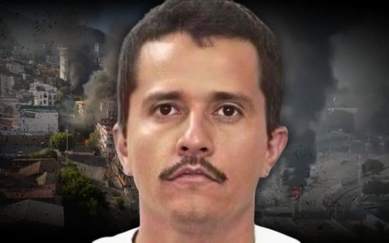 México mergulha em onda de violência após morte de El Mencho; veja vídeos