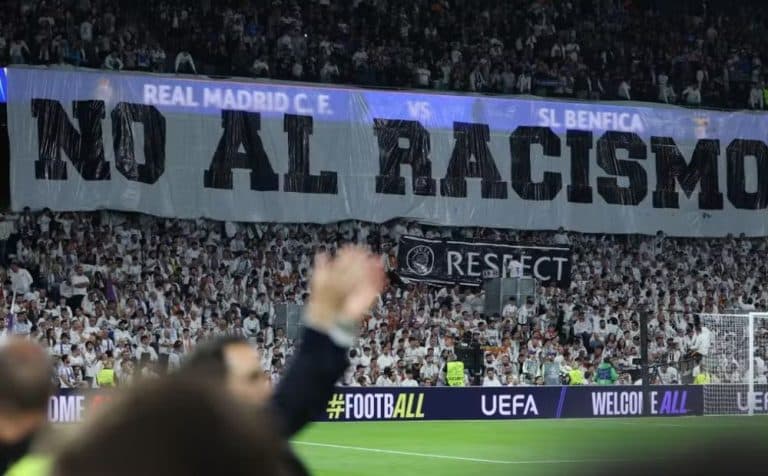 Real Madrid faz ato contra o racismo e torcida homenageia Vini Jr. na Liga dos Campeões