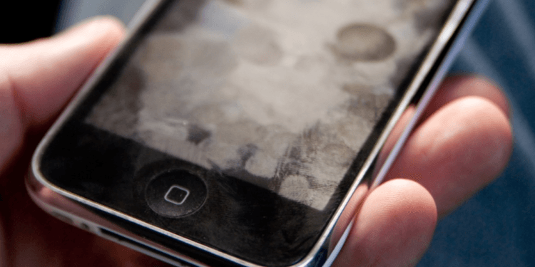 Seu celular pode estar cheio de vírus e bactérias e você nem percebe