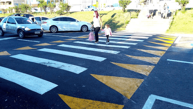 Projeto quer obrigar faixas elevadas em frente a escolas de Manaus