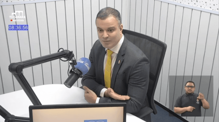 Vereador Rodrigo Sá reage a críticas sobre excesso de moções e defende homenagens no parlamento