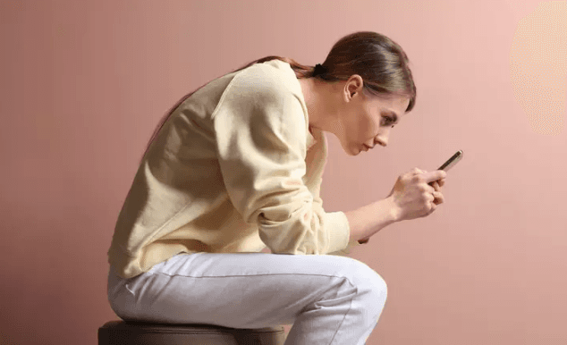 Celulares poderão ter alerta obrigatório sobre danos à coluna nas embalagens