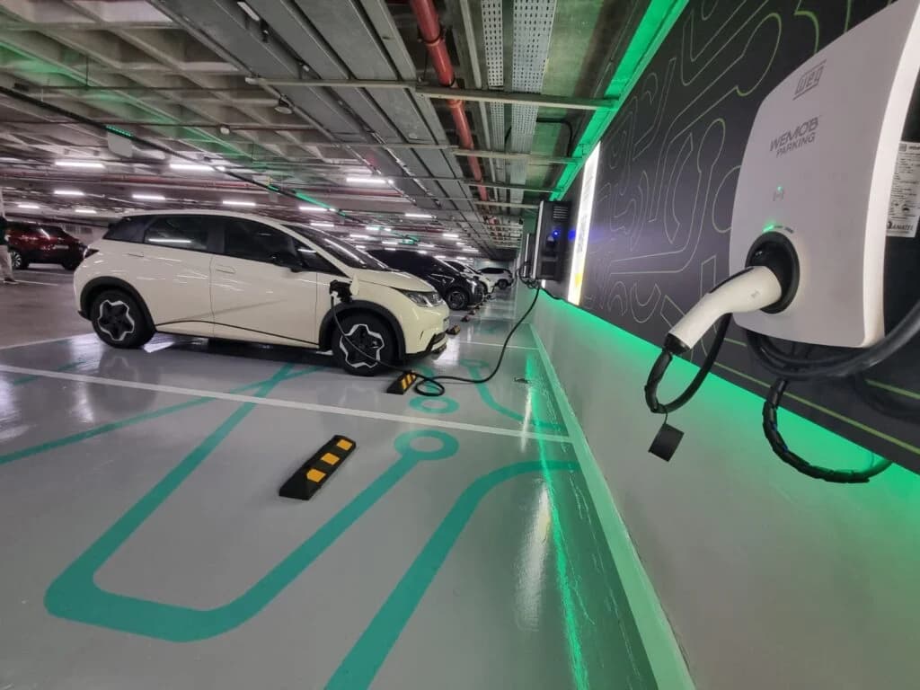 Vereador apresenta proposta que prevê eletropostos em áreas públicas de Manaus