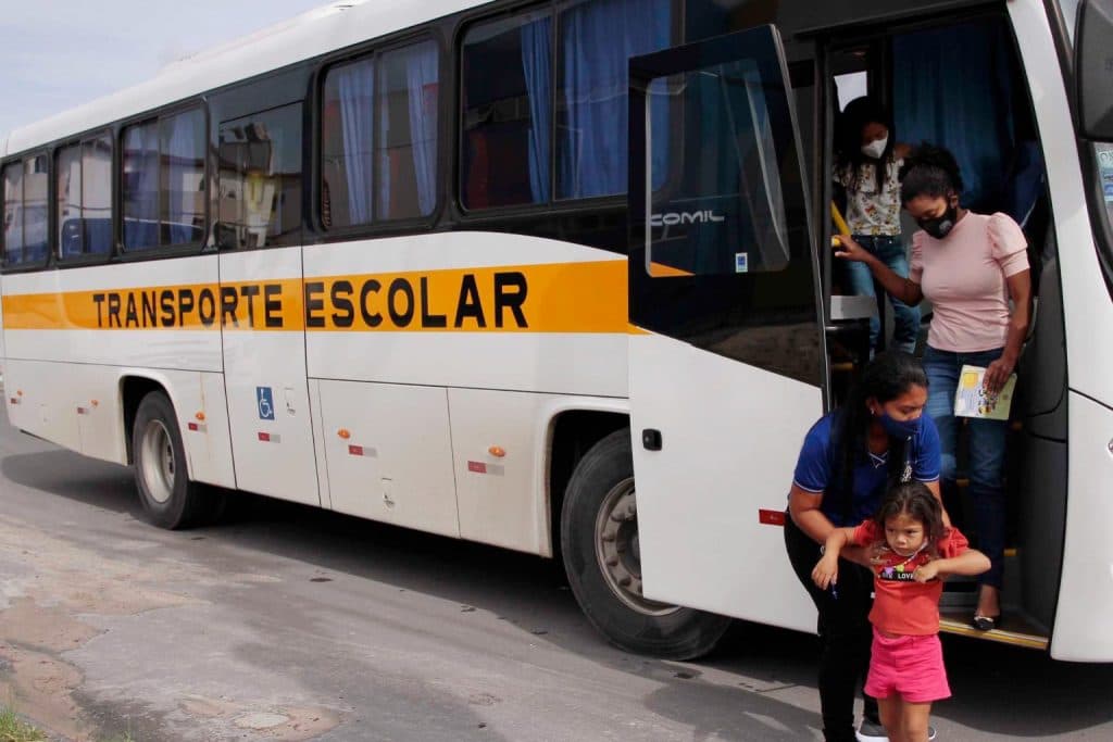 Projeto quer obrigar seguro e acabar com prejuízo de motoristas no transporte escolar em Manaus