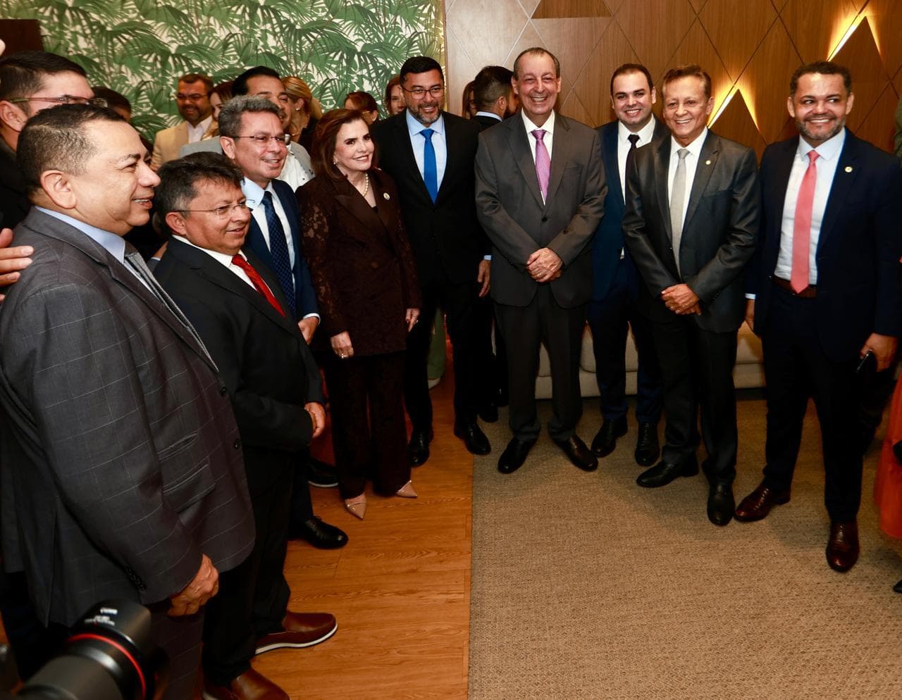 Abertura do ano letivo da Escola de Contas do TCE-AM reúne autoridades e aquece bastidores políticos no Amazonas