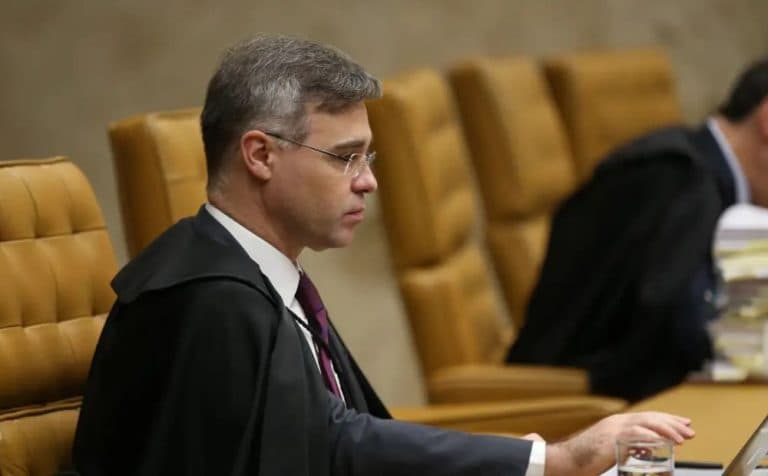 Mendonça dá 24 horas para X explicar possível favorecimento a candidatos