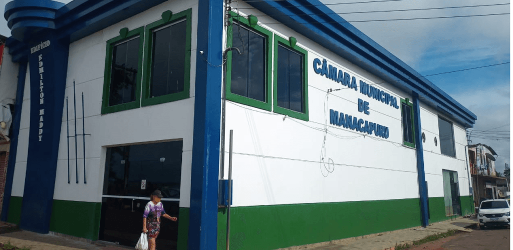 Investigador da Polícia Civil “invade” plenário e ofende vereadoras em Manacapuru