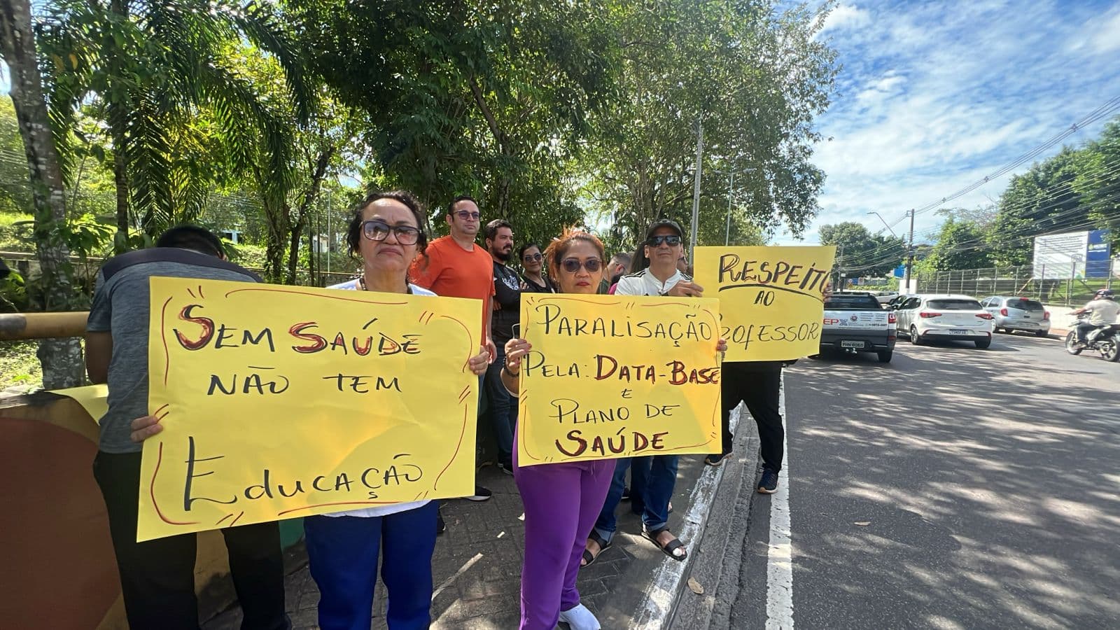 Professores relatam desespero após perda de plano de saúde no Amazonas