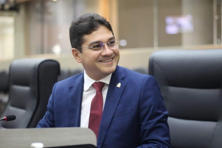 Regra eleitoral pode colocar Jander Lobato na sucessão da Prefeitura de Manaus