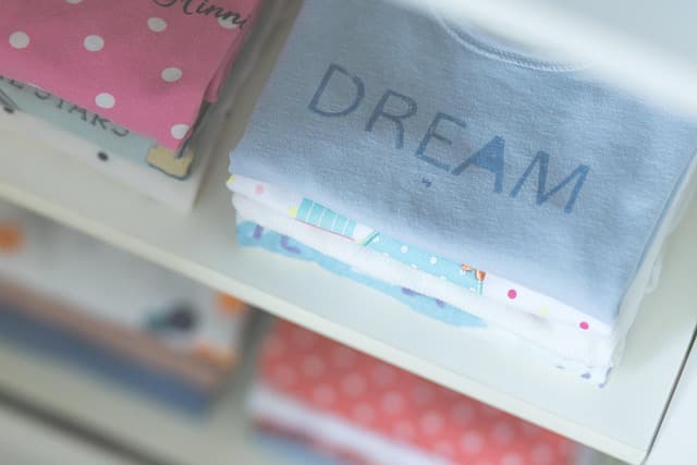 Provadores exclusivos para crianças são obrigatórios em lojas? Entenda o que diz a lei