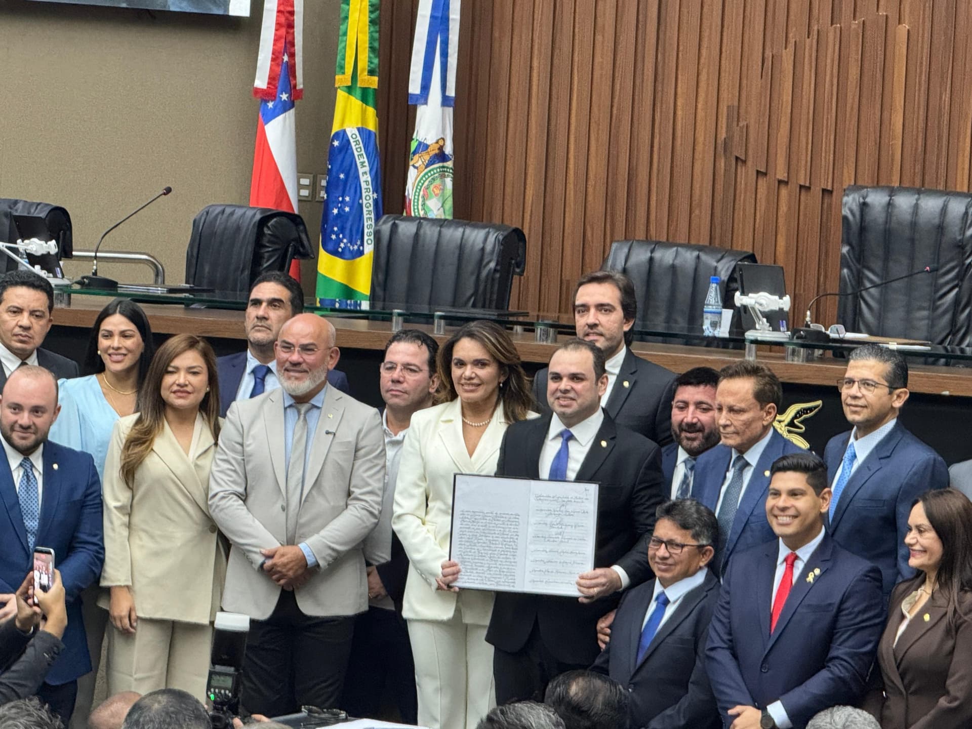 Roberto Cidade é empossado novo governador interino do Amazonas