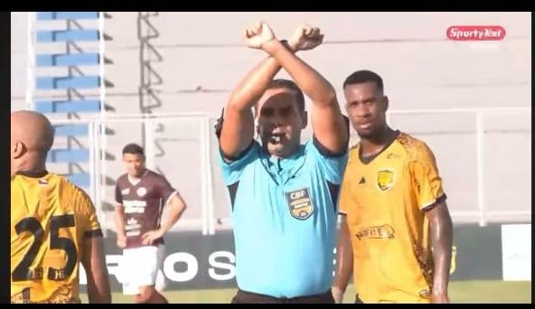 Protocolo antirracismo é acionado durante jogo em Manaus; Amazonas FC repudia episódio