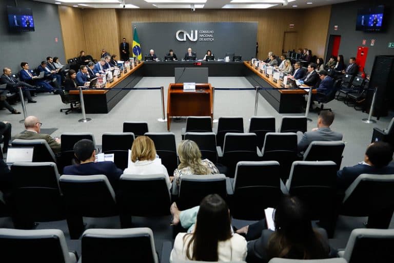 Conselho Nacional de Justiça aprova contracheque único para juízes e promotores