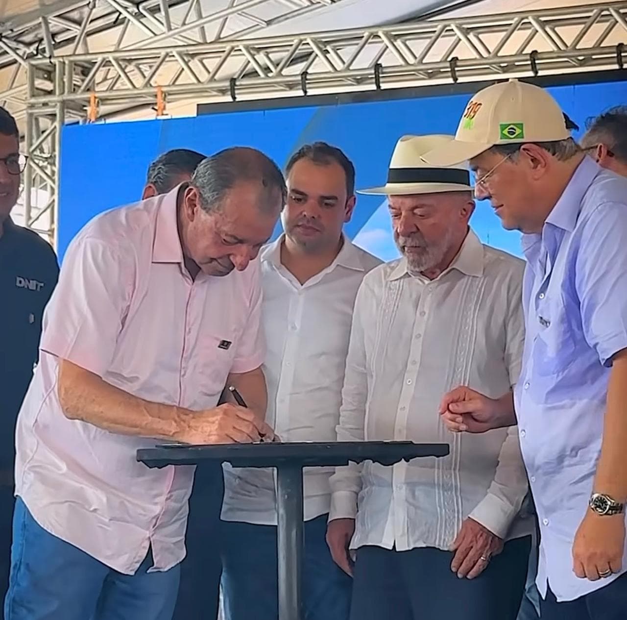 Em torno de Lula, rivais dividem espaço e acenos políticos no Amazonas