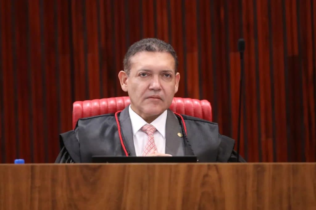 Nunes Marques libera canal “Exército do Lula” no WhatsApp