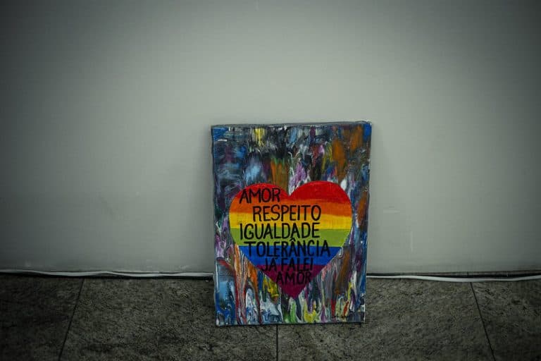 Mês do Orgulho LGBT: Exposição celebra a arte e a luta da comunidade por visibilidade