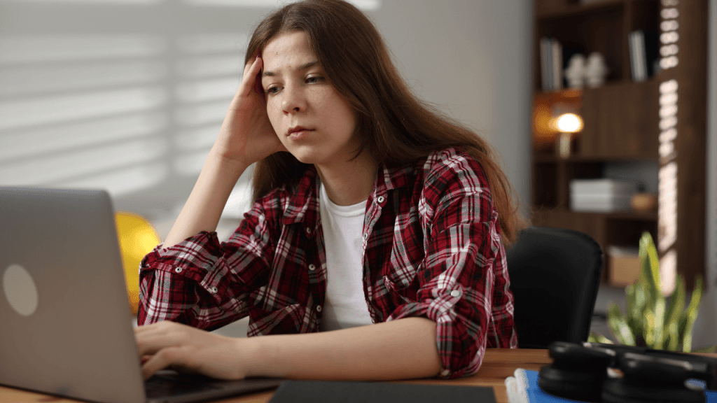 Jovens de 16 a 24 anos são os mais infelizes do país, diz pesquisa