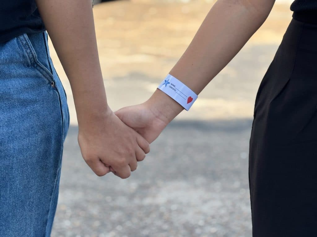 Festival de Parintins: veja os cuidados para proteger crianças durante a viagem