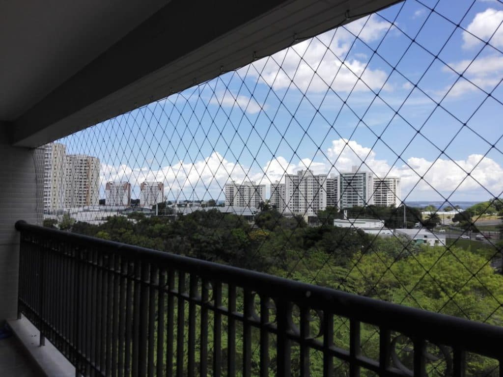 Após morte de criança em prédio, especialistas alertam para uso de redes de proteção em apartamentos