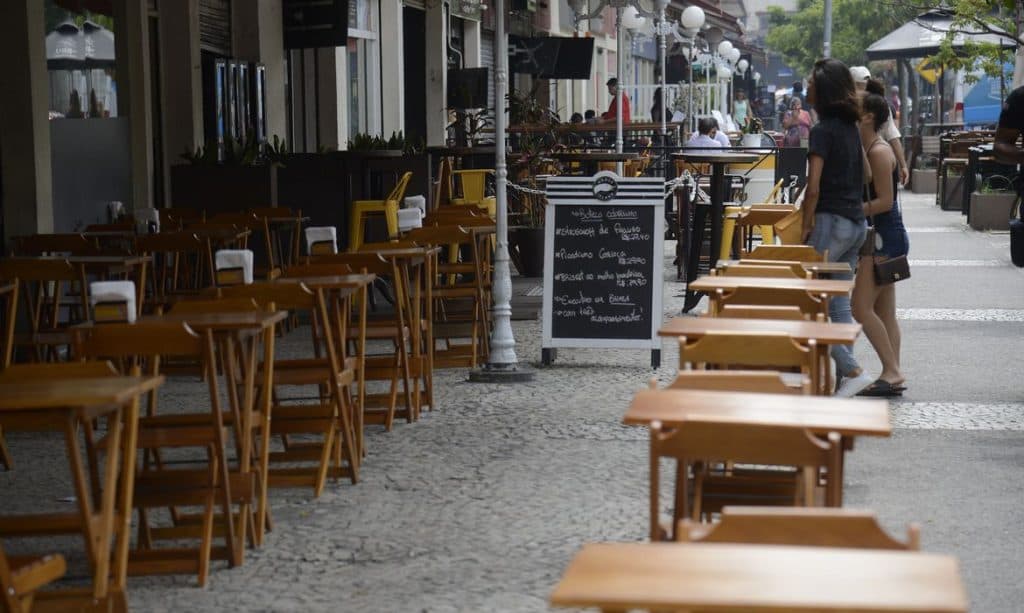 Fim da 6×1 pode forçar bares e restaurantes a demitir ou aumentar preços em Manaus, alertam empresários