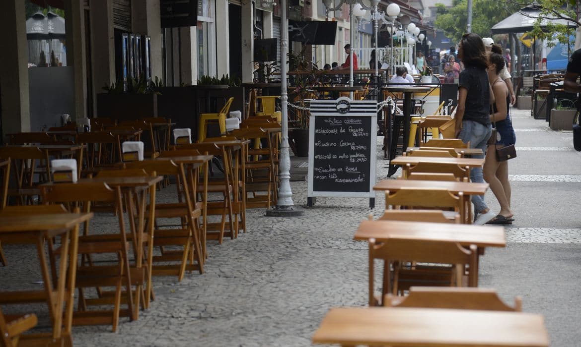 Fim da 6×1 pode forçar bares e restaurantes a demitir ou aumentar preços em Manaus, alertam empresários