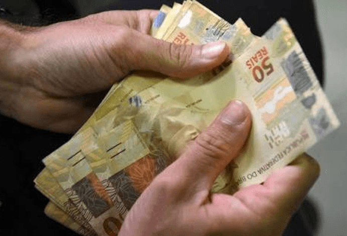 Receita Federal revela as profissões com maiores e menores rendimentos no Brasil; confira
