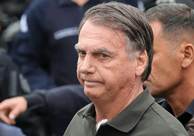 Moraes proíbe visitas políticas a Bolsonaro até o fim das eleições de 2026