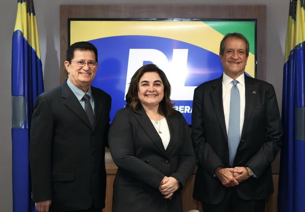 Alfredo Nascimento queima a largada e marca convenção de Maria do Carmo