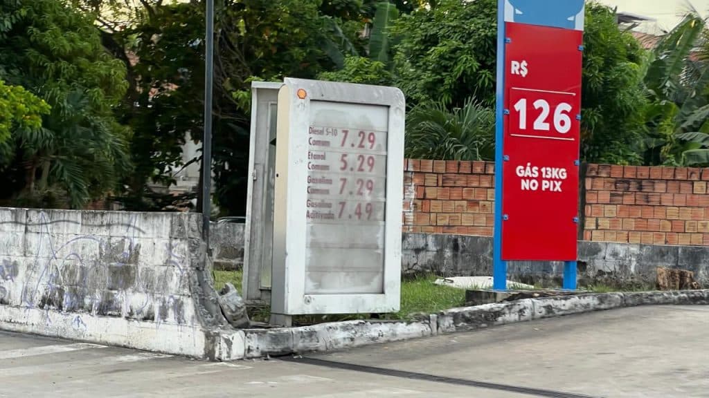 Gasolina chega a R$ 7,29 em Manaus; Procon-AM apura reajuste